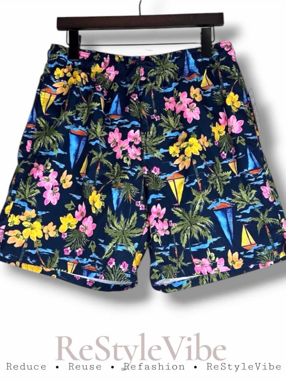 OLD NAVY Men’s Size M Swim Trunks Shorts NWT Floral Tropical Boats Pattern NEW